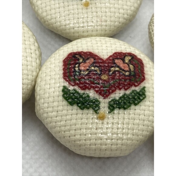 Vintage Lot of 7 Cross Stitch Heart & Thread‎ Spool Button Covers 80s 90s Style - Picture 3 of 14